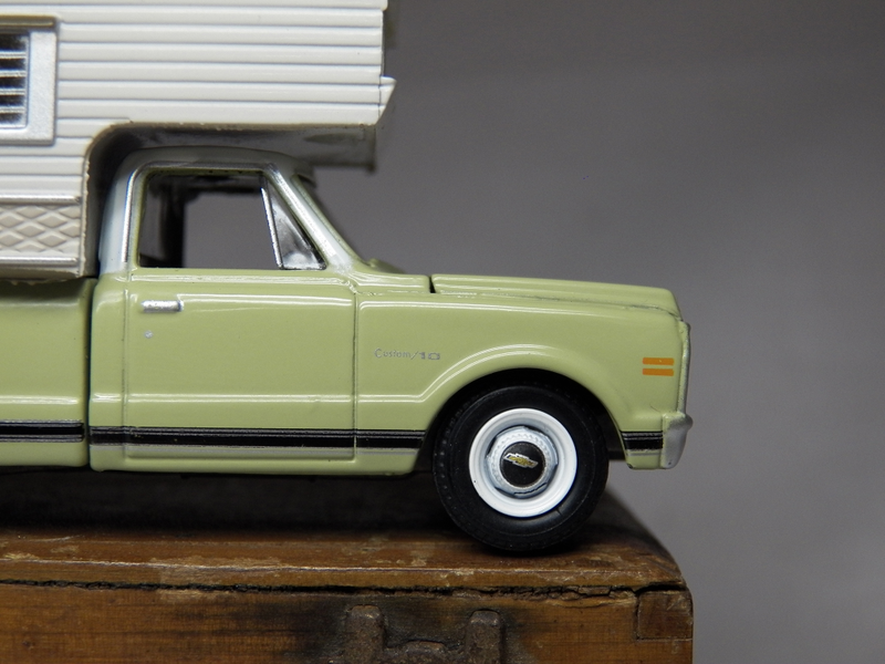 Illustration for article titled Greenlight 1:64 Chevy C10 Camper 1969